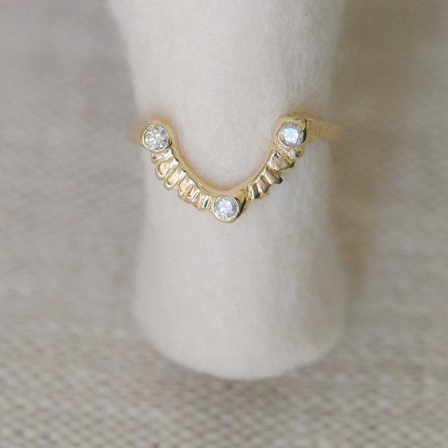 Love Beam Ring 14K Yellow Gold with Dimond