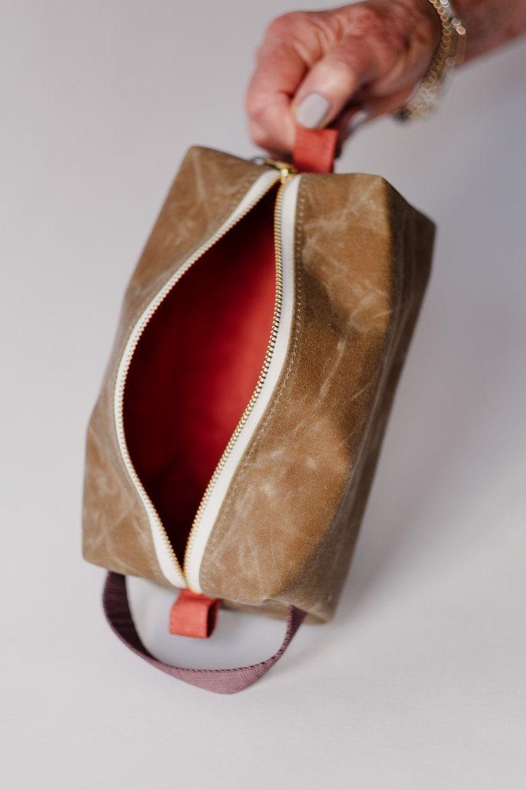 Boxy zipper bag